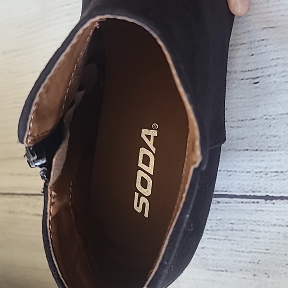 Womans ankle boots - Picture 4 of 6